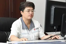 东北女人，23岁造火车，34岁造高铁，时速486公里，成为世界第一图片