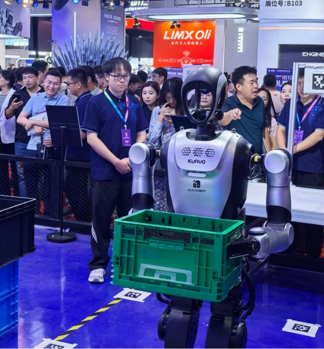 用得起来 还有“人样” 2025世界机器人大会人满为患