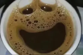 苦笑的表情包图片