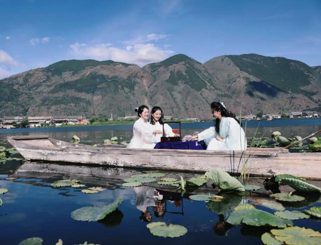 女神赴春约・洱源醉芳华｜三八节，来洱海源头把春天拥入怀中