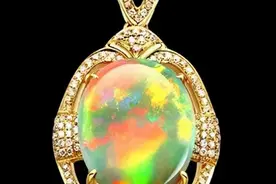 俄罗斯的玉石宝石奇石遍地，你随手扔掉的石头可能就是宝石原石图片