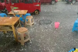 今早都江堰、崇州突降冰雹！鹌鹑蛋大小的冰雹图刷屏图片