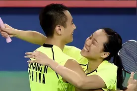 奥运双冠获奖与男友亲吻，不料男友劈腿搭档，坦言：她更适合我图片