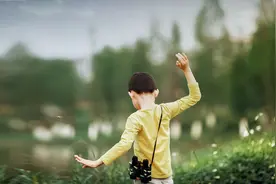 养育男孩，父母一定要学会这样夸他，孩子才能阳光又自信图片