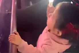 方媛带娃看郭富城演唱会，女儿大喊爸爸英文名，还能跟唱爸爸的歌图片
