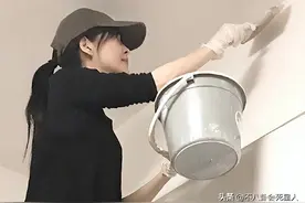 周慧敏“转行”当油漆工！55岁仍冻龄似少女，前凸后翘身材火辣图片