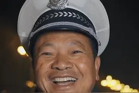 执勤到凌晨两点,他们为什么依旧笑的这么开心……图片