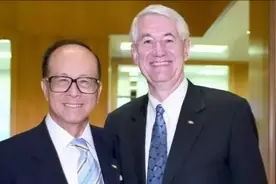 从万人捧到万人骂,为什么很多香港人怨恨李嘉诚图片