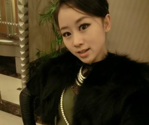 22岁知名女主持：被大老虎霸占4年，最终妥协沦为高官的玩物！