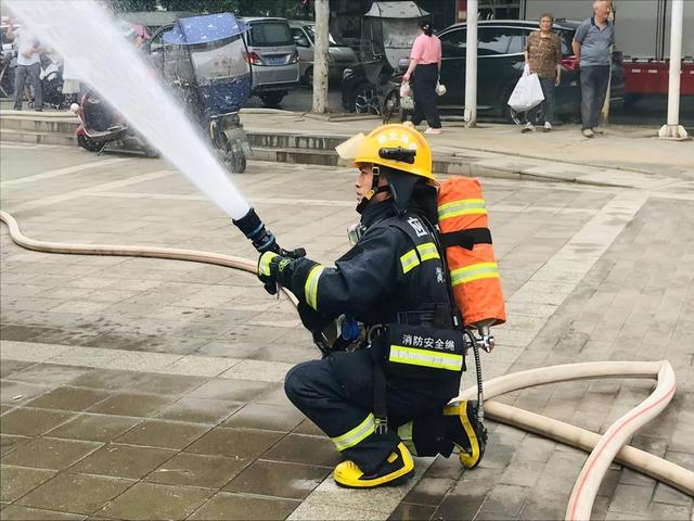 武汉东湖新技术开发区豹澥街道开展消防安全宣传暨演练活动