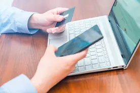 “字是不是你签的？只需回答是或不是”属于诱导式发问，注意防范图片