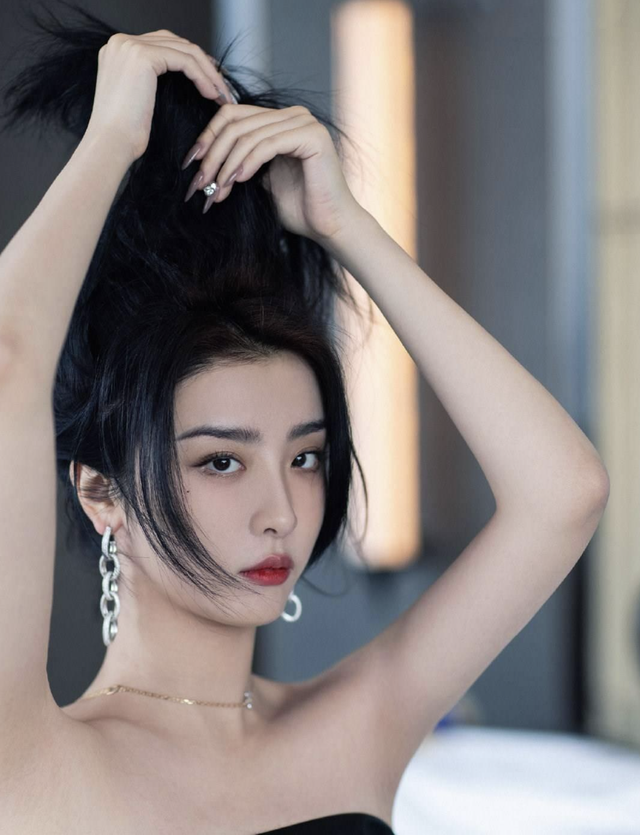 表面是艺人，实际是富家千金的7位女星，她们最不怕的就是潜规则