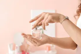 长期佩戴“银手镯”竟能去除体内毒素？医生给出的答案，不妨看看图片