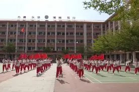 创意课间操《爱我中华》培养学生爱国主义精神 | 2021年“奔跑吧·少年”儿童青少年主题健身活动（海南站）图片