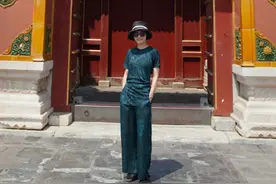 孙俪带儿女游故宫，网友齐呼“娘娘回宫”，等等露正脸长高不少图片