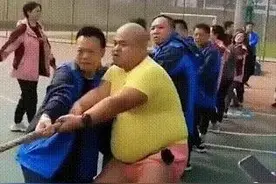 大街上遇到的一个摩托小姐姐，应该怎么有礼貌的搭讪比较好图片