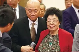 陈丽华的“绝密”往事，迟重瑞33年豪门生活，“欲望”已写在脸上图片