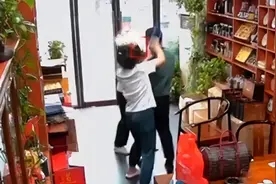 看怒了！上海一家暴男骚扰妻子，女儿上前劝阻还被掐脖子图片