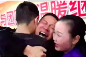 《亲爱的》原型儿子不舍两个姐姐，留在养父母身边，张译哭泣看完图片
