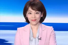 央视劳春燕：34岁嫁大11岁复旦教授,婚后分居16年,风光背后有泪水图片