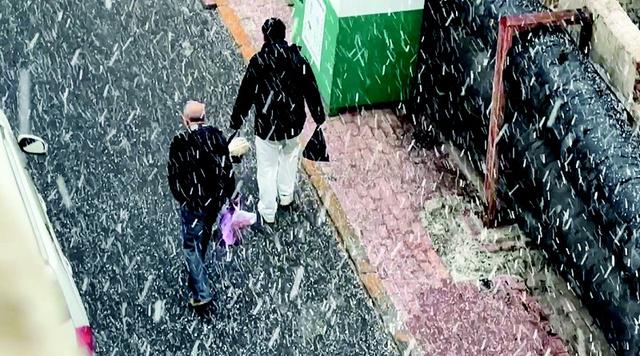 雪花舞在阳光下！大连上演丁达尔光和飘雪共存美景