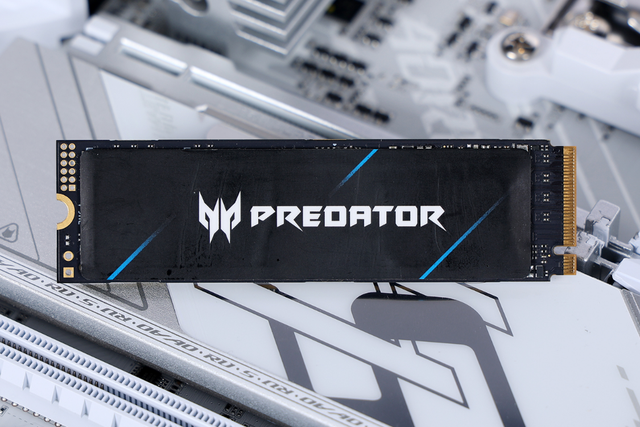 11月全白主流装机配置：9700X+X870M冰雕+5080HOF海景房主机