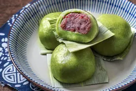 做青团，只加糯米粉会塌陷，牢记3点窍门，饱满不塌，碧绿清香图片