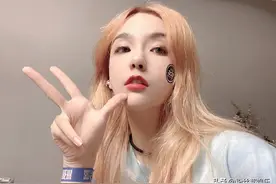 Rita小雨桑吐槽脱单难，不介意找年龄小的，网友调侃是你要求太高图片