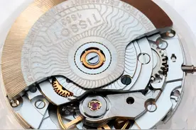 并不是所有80动力小时机心都采用“塑料擒纵”，它分为三个等级图片