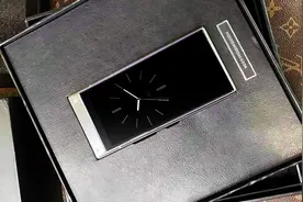 翻盖手机中的贵族，体验洋品牌三星w2019，做工和配置超旗舰图片