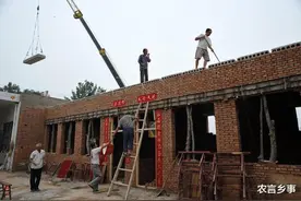 农村自建房被禁止，是逼农民进城填补亏空？或许不该片面看待事实图片