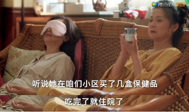 “玉兔精”演大妈，跟年轻小伙抢篮球场，广场舞比赛穿奥特曼战服