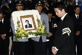 卢武铉：贫民奋斗成总统，跳崖身亡后，儿子赴中国发展，女儿获刑图片