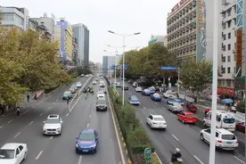 电动自行车闯高架？罚！贵阳“三车”治理进行中图片