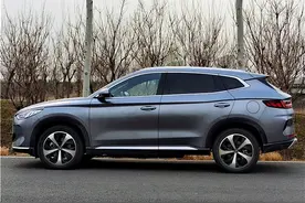 试驾比亚迪宋Plus DM-i，高油价时代新选择，看看百公里省多少油？图片