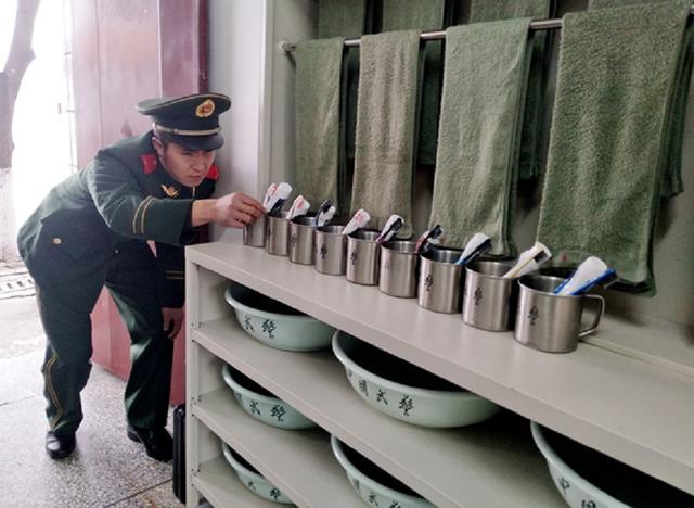 中国军人都把被子叠成"豆腐块",开奖所谓的消灭个性和服从培养并不是