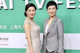 田海蓉才是“风韵犹存”，穿礼服秀好身材，同框蒋雯丽演绎两种美图片