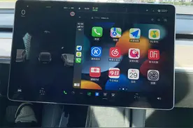 开了半年的破特斯拉才发现可以无线互联手机图片