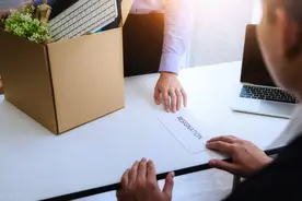 鹤壁16岁女孩遭校园欺凌：副校长被辞退，班主任被解聘图片