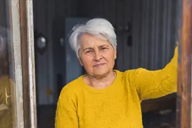 89岁老人：晚年靠谁不如靠自己，学会不合群，才是健康长寿的秘诀图片