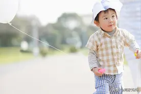 1岁半到2岁的孩子喜欢不停地跑，是多动症吗？家长要正确引导图片