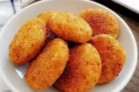 油炸糕这样做，软糯香甜，外酥里嫩不油腻，出锅后大人孩子抢着吃图片