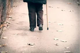 一个老年痴呆患者引发的家破人亡图片