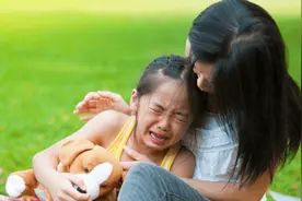 幼儿园常见2种“隐形欺凌”，对孩子伤害很大，家长还被蒙在鼓里图片