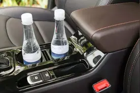 在车内暴晒过的“瓶装水”会致癌吗？央视实验告诉你答案图片