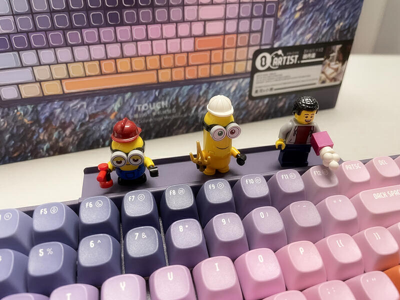 键盘艺术巧联名，氛围俘获你的心，洛斐星河小翘100机械键盘体验