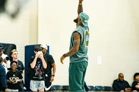 NBA球员的站立摸高什么水平，詹姆斯伸手就能碰到篮板图片