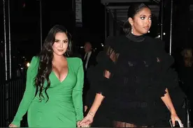 疑似瓦妮莎新男友曝光，年纪偏大且秃头，一脸慈爱抱着科比女儿图片