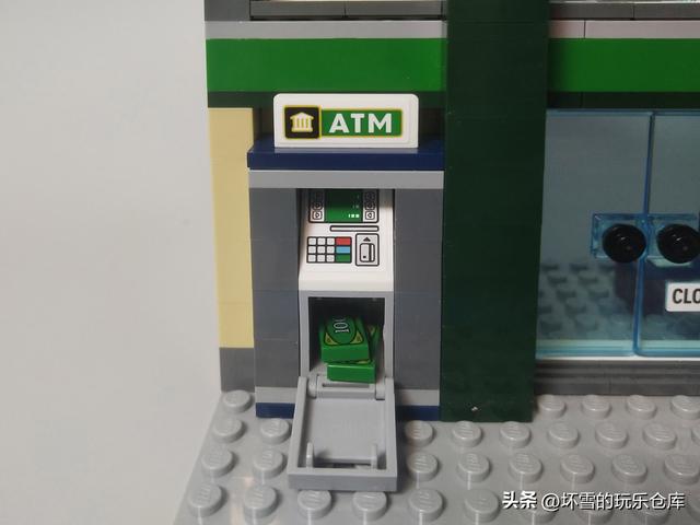 乐高城市组套装试玩，警察大战银行抢匪，保障乐高城市安全