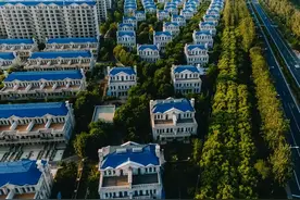 高层与别墅混搭的小区，便宜也不建议买？老业主：住着太窝火图片